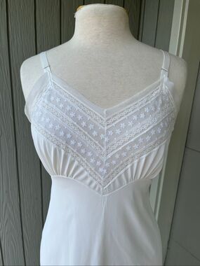 Full Slip Embroidered Lace Lingerie Nightgown Bridal Cottagecore VTG 50s 60s